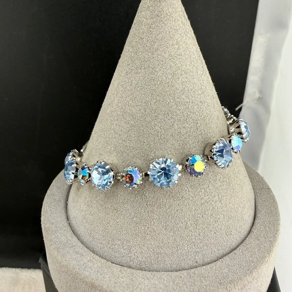 Vintage Weiss Bracelet Blue Aurora Borealis Rhinestone Silver Tone 7